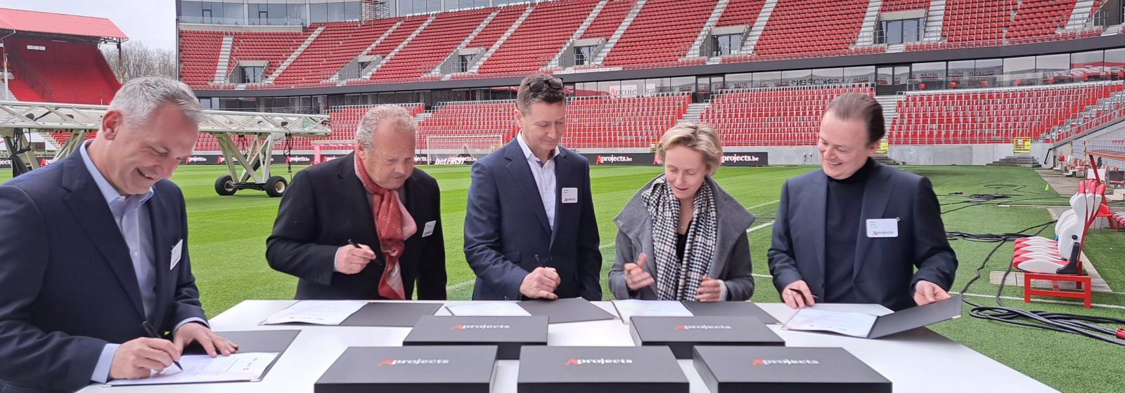 Plechtige ondertekening voor nieuwe logistieke site Aprojects