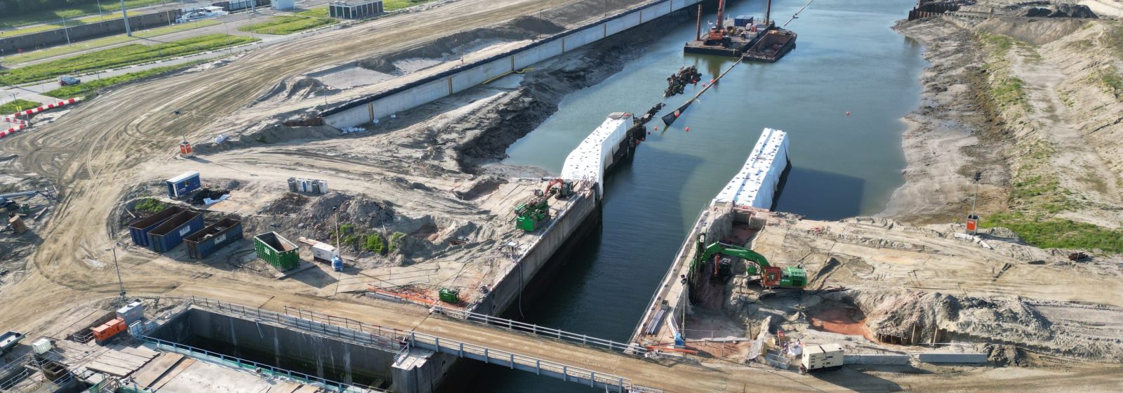 Werkzaamheden aan de Middensluis in Terneuzen