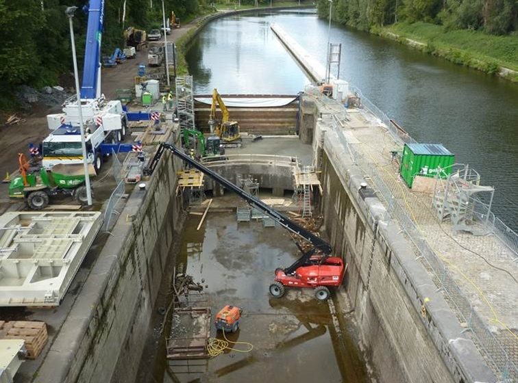 De verdiepingswerken aan de sluis van Auvelais