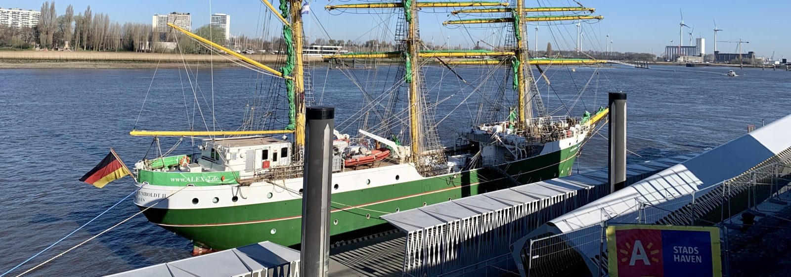 Tall Ship 'Alexander Von Humboldt II' aan de cruiseterminal in Antwerpen