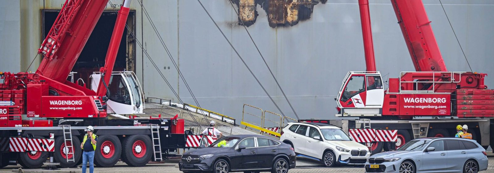 Eerste wagens worden uit 'Fremantle Highway' gereden.