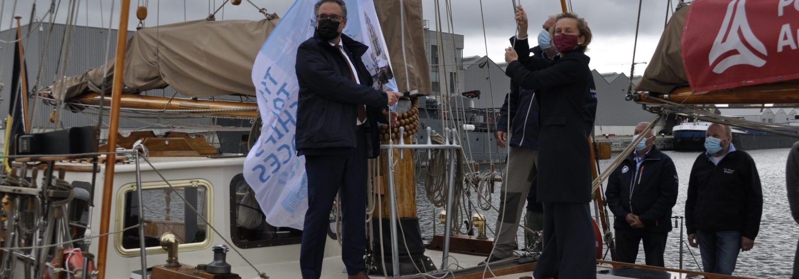 Schepenen Koen Kennis en Annick De Ridder aan boord van de 'T/S Rupel'