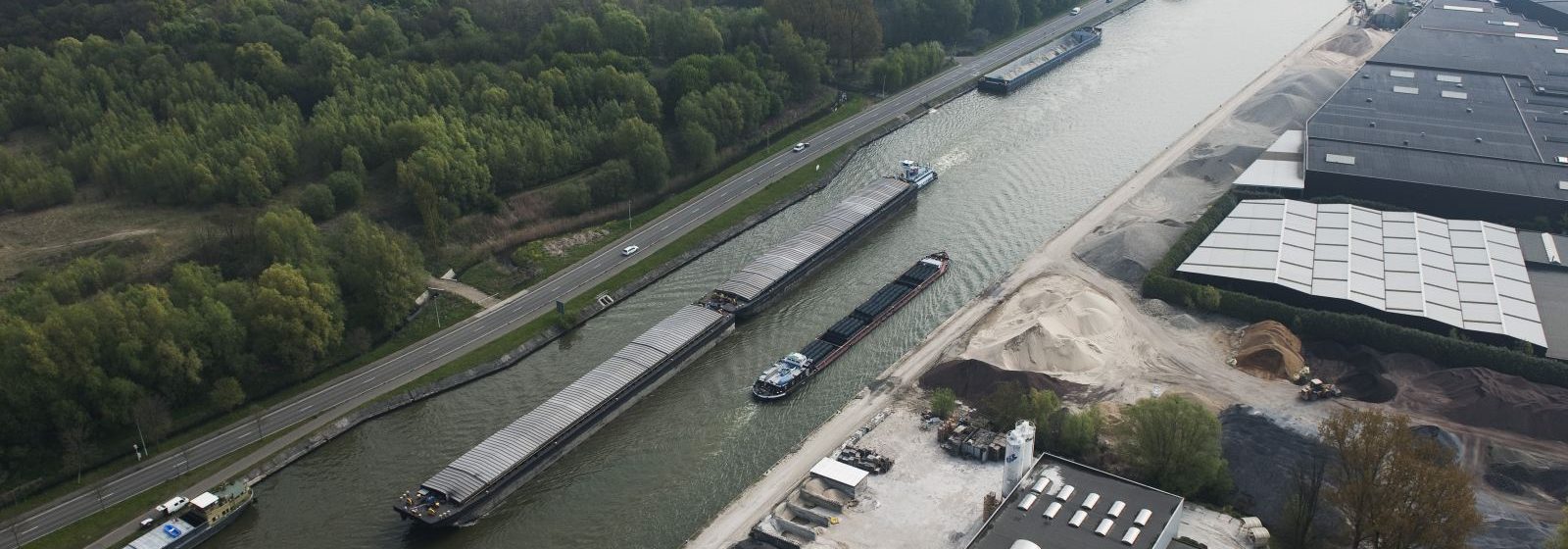 Duwkonvooi op Albertkanaal