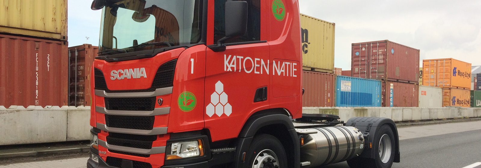 Een vrachtwagen van Katoen Natie.