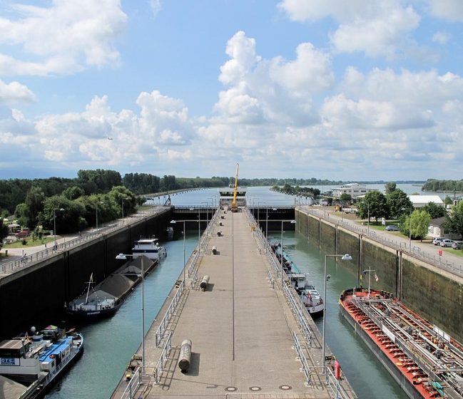 De sluizen van Iffezheim op de Rijn