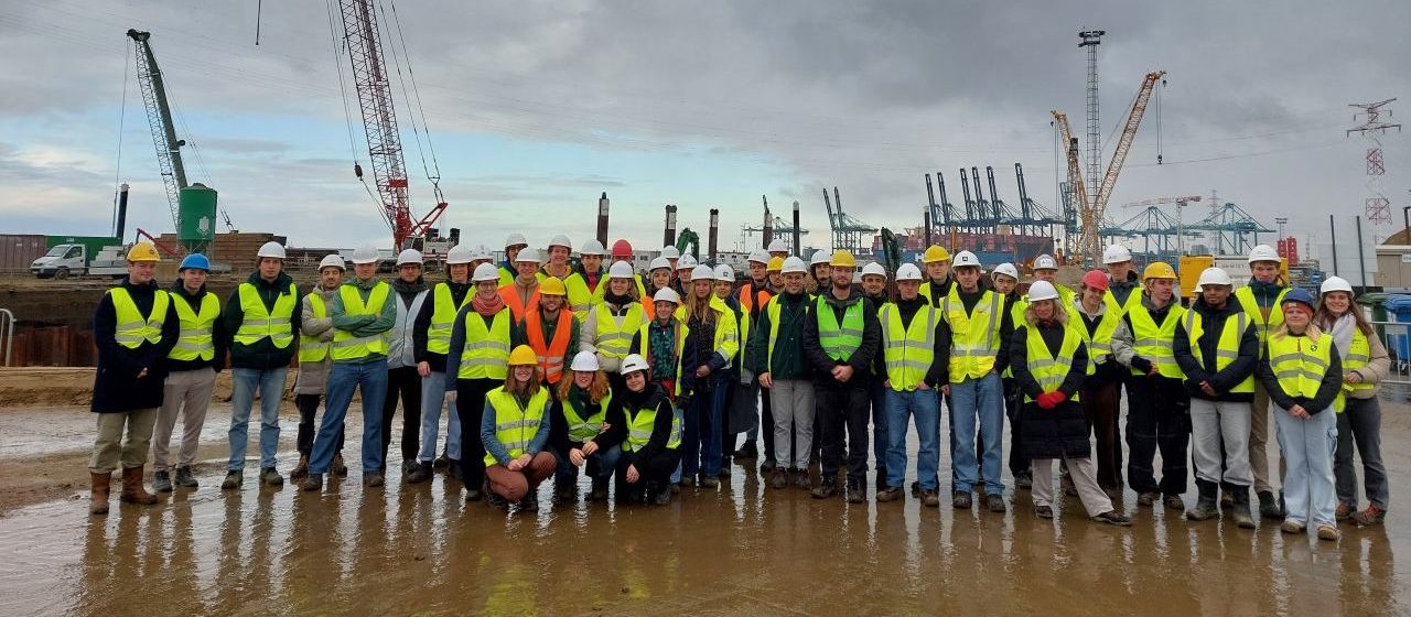 Team Port Projects met studenten op bezoek bij Europa Terminal