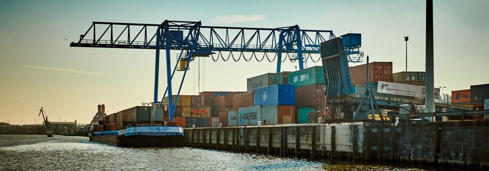 De containerterminal in de haven van Brussel