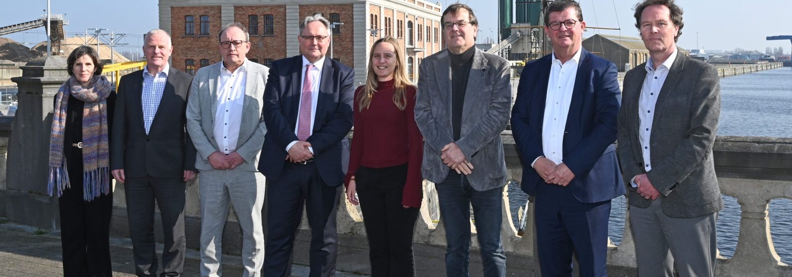 Havens van Oostende en Luik zullen samenwerken op het vlak van logistiek voor ontmantelde windturbines.