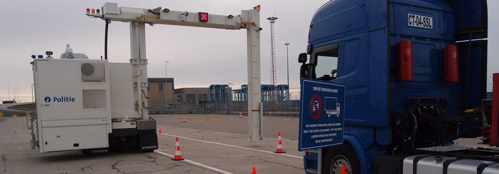 Mobiele scanner voor vrachtwagens en containers Scheepvaartpolitie Zeebrugge