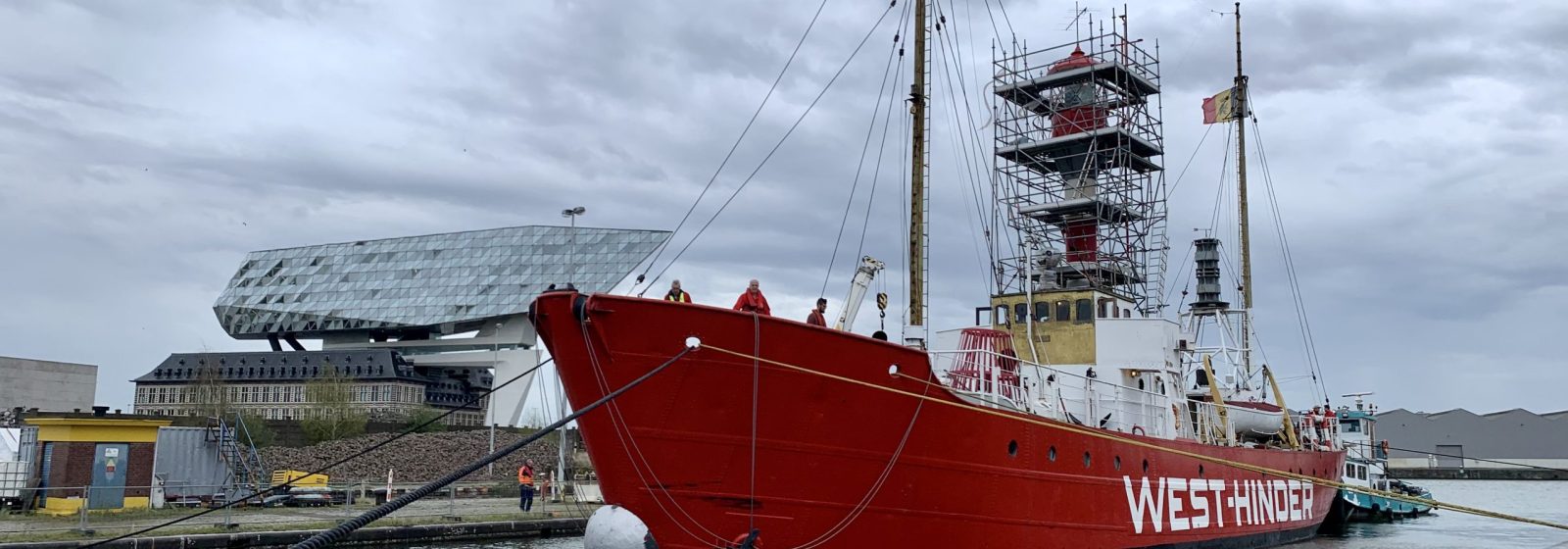 Lichtschip 'West-Hinder' op zijn nieuwe locatie op de Antwerpse droogdokkensite