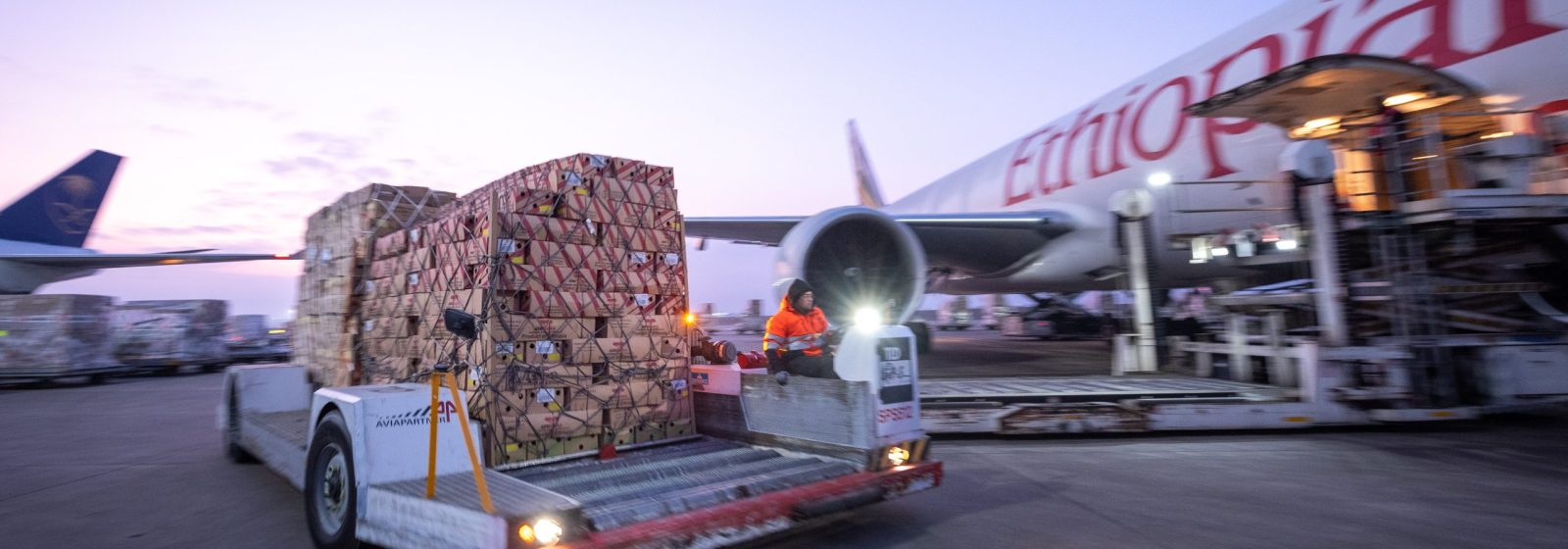 Bloemenzending op de Luikse luchthaven