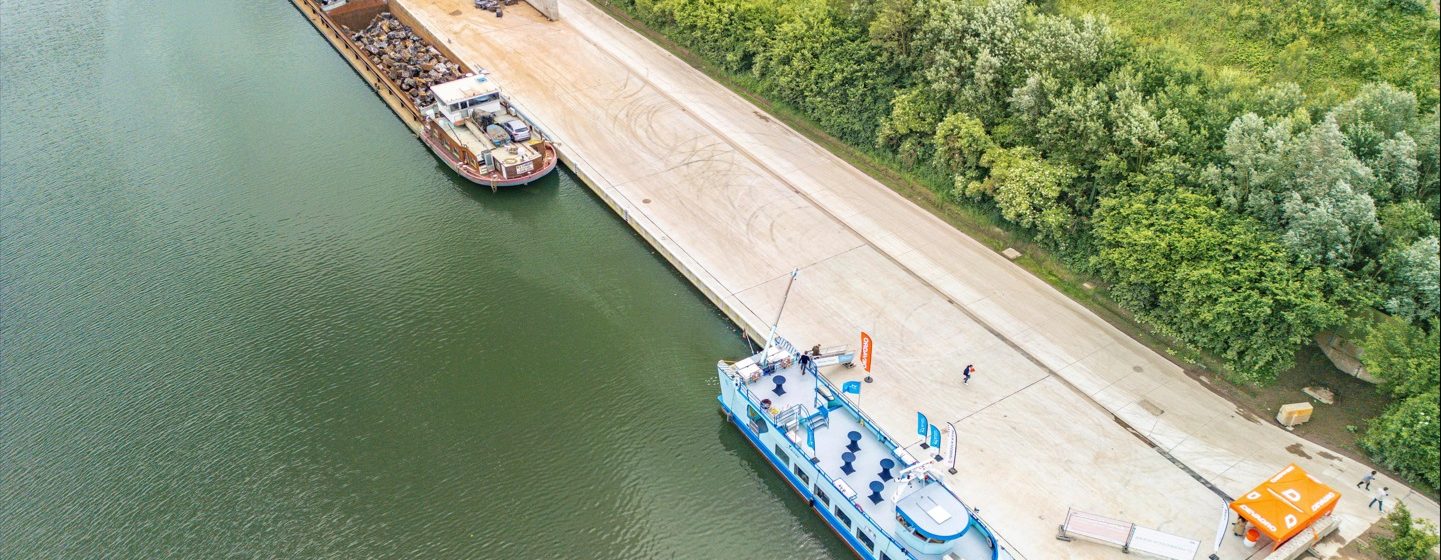 Verlengde kade langs Kanaal Bossuit-Kortrijk in Harelbeke