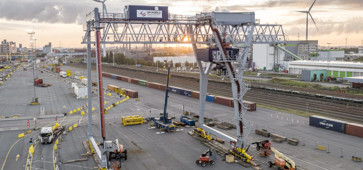 Nieuwe spoorkraan op Antwerp Gateway