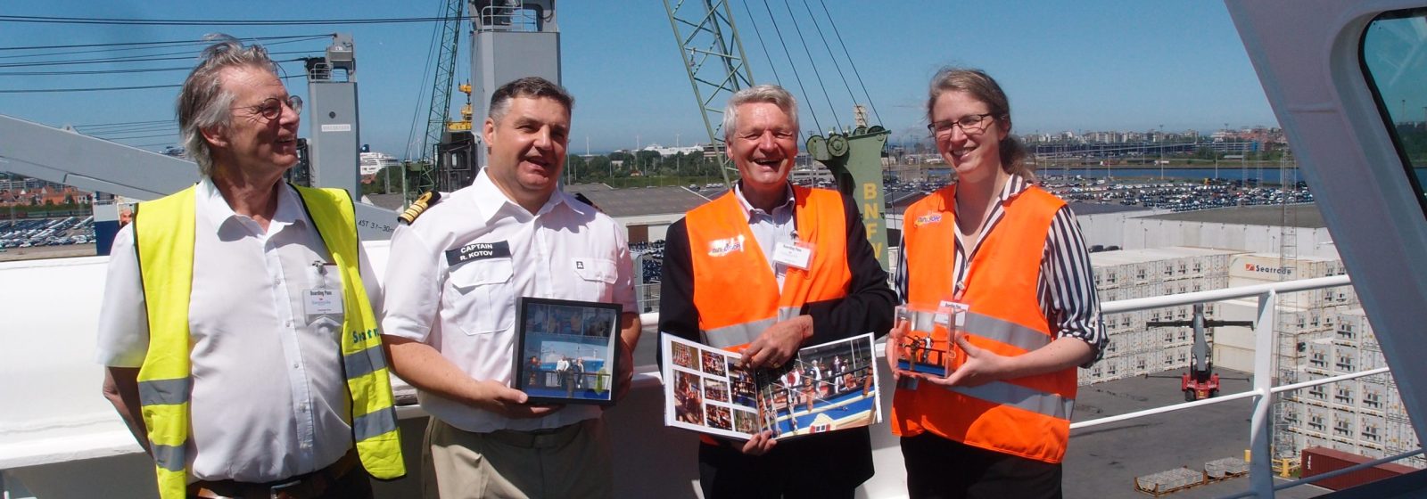 Hans van Zanden (Seatrade), kapitein Valentin Kotov, Thierry en Vincianne Meeùs (Mini-Europa)