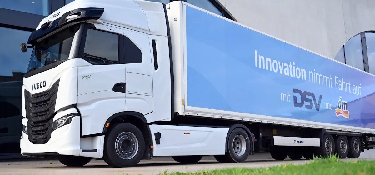 IVECO Plus/DSV semiautonome truck