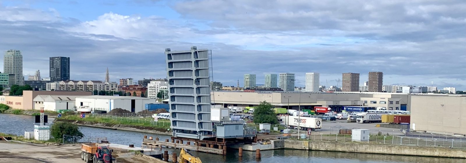 De Luikbrug, de tijdelijke werfbrug over het Asiadok