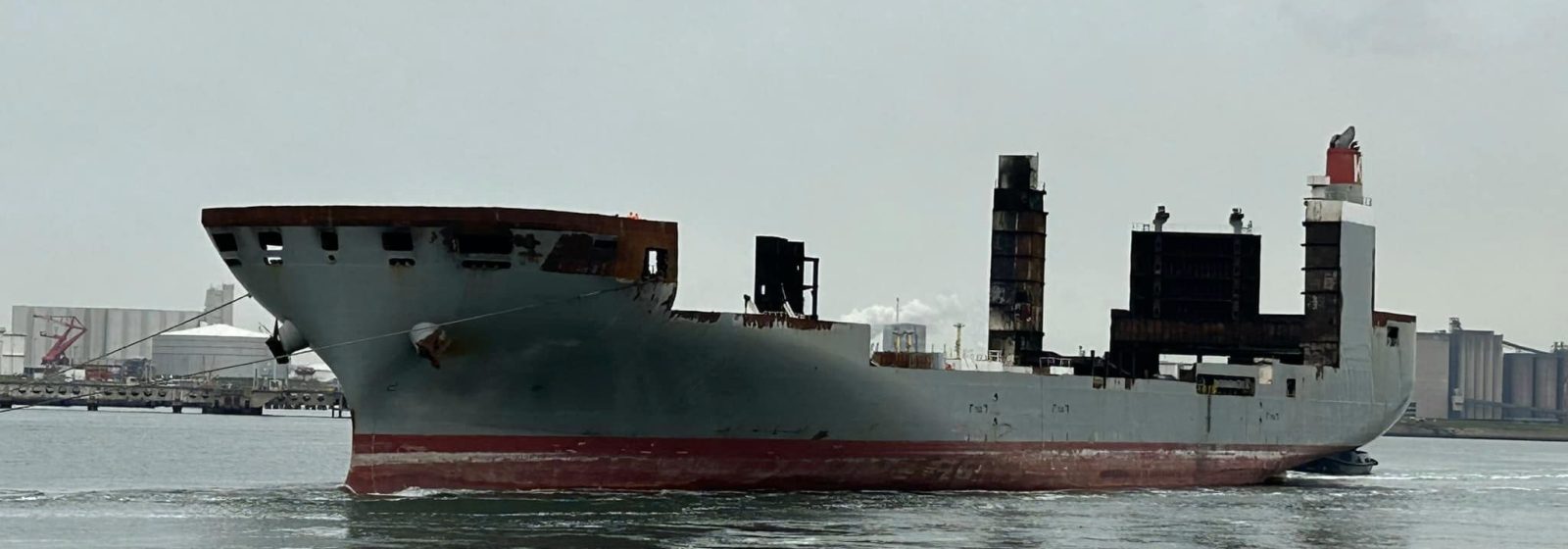 Het gestripte autoschip 'Floor' (ex-'Fremantle Highway') in Rotterdam